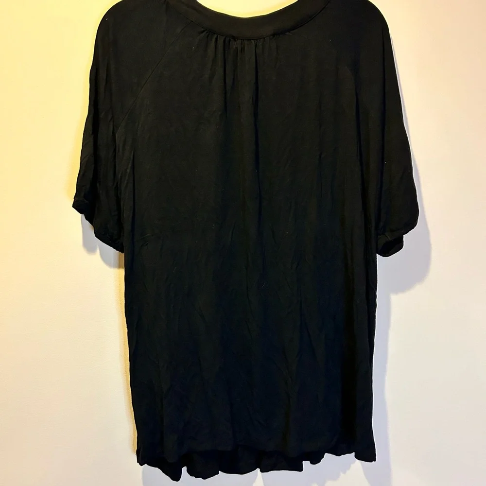 Women's Plus Size 2X Design History Black Beaded Neck Short Sleeve Top Shirt - Picture 3 of 3